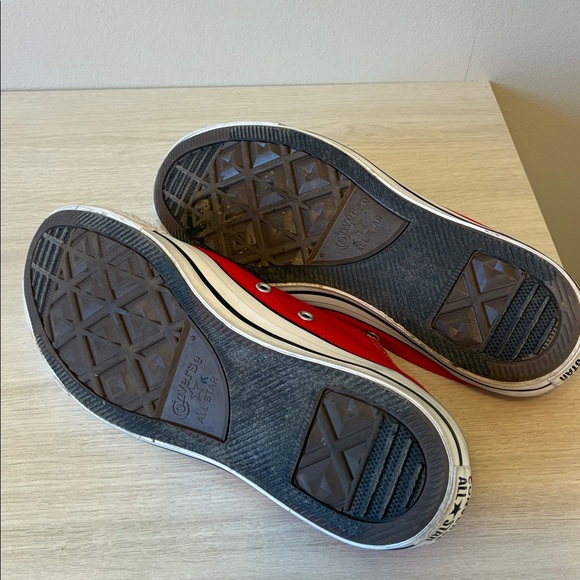 Converse Bright Red and white in size 8.5 men 10.5 women - Picture 5 of 5